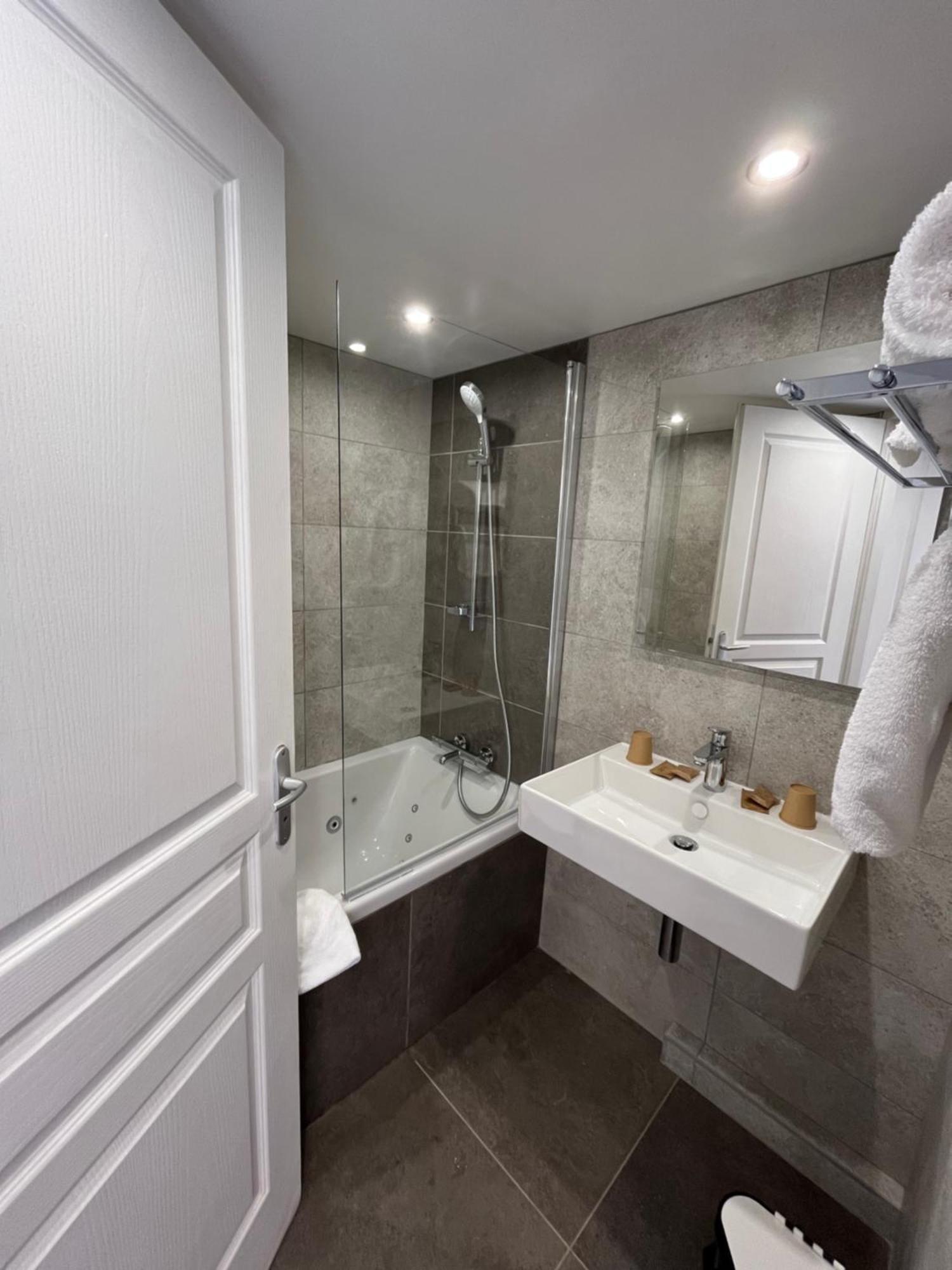 Lyo Hotel - Centre Lyon Perrache Zewnętrze zdjęcie